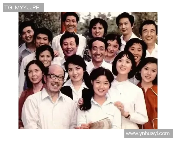 足球明星与美女合影时刻展现魅力与风采的精彩瞬间